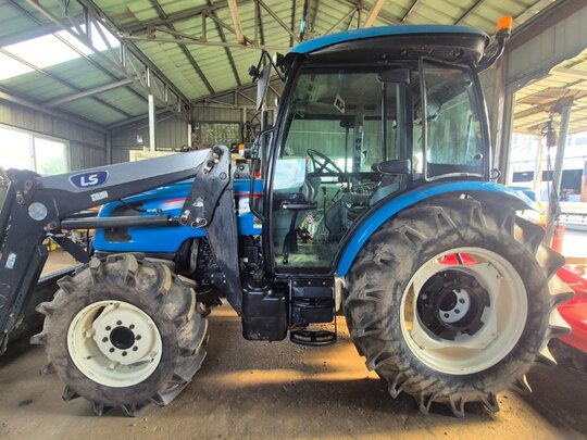 LS Tractor XU6168 (68.9hp) 앞좌측면