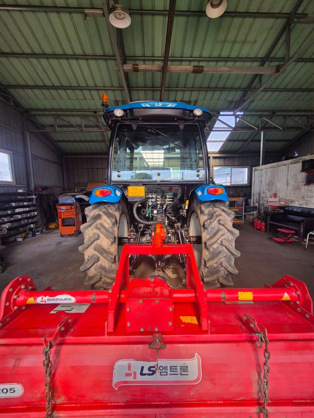 LS Tractor XU6168 (68.9hp) 뒤우측면