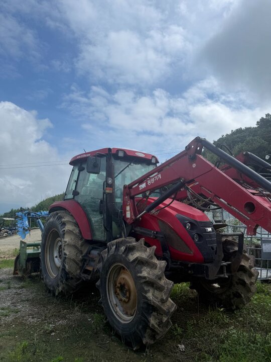 TYM 트랙터 TX1003 (102마력) 앞좌측면