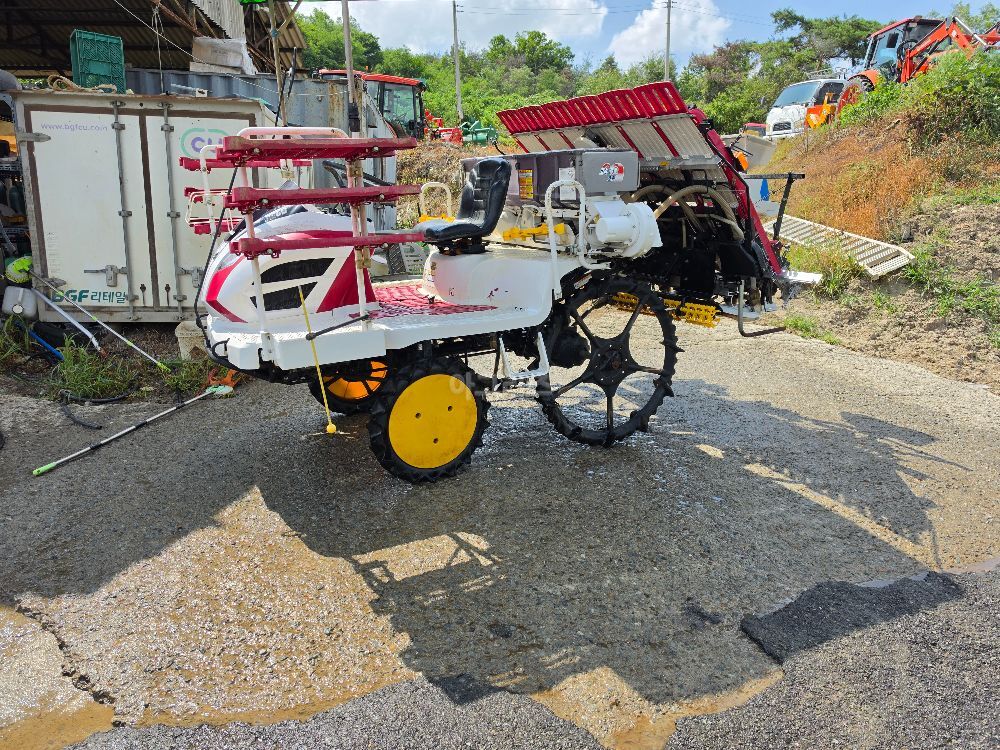 Yanmar Rice transplanter YR6D (6Rows) 뒤우측면