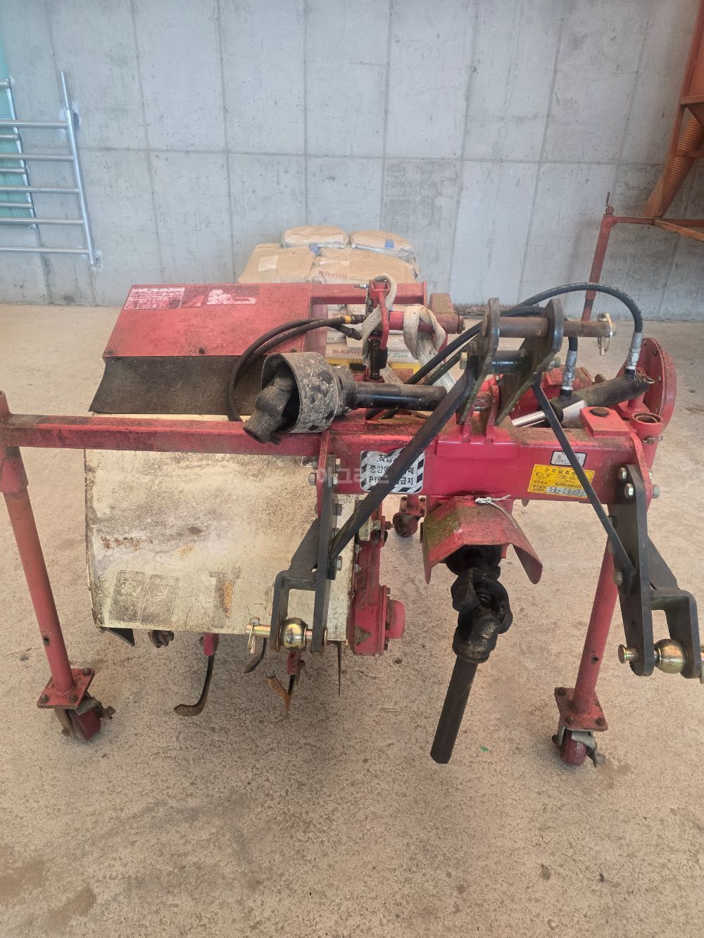 영진기계 논두렁조성기 AZ-350CH 뒤우측면