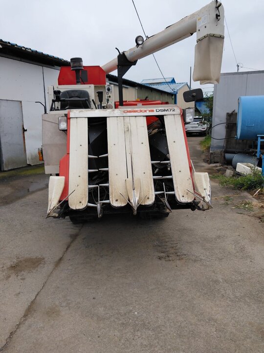 Daedong Combine Harvester DSM72 (4Rows) 앞좌측면
