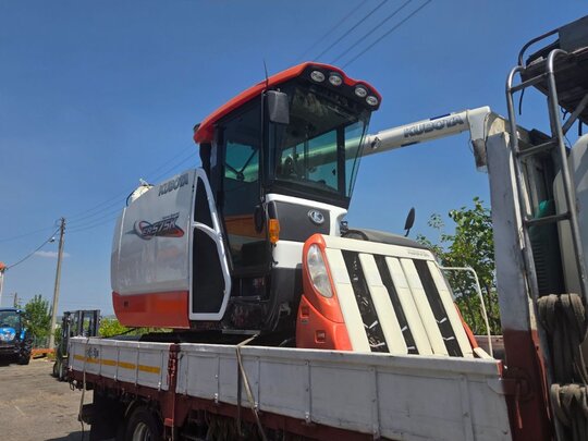 Kubota Combine Harvester ER575K (5Rows) 앞좌측면