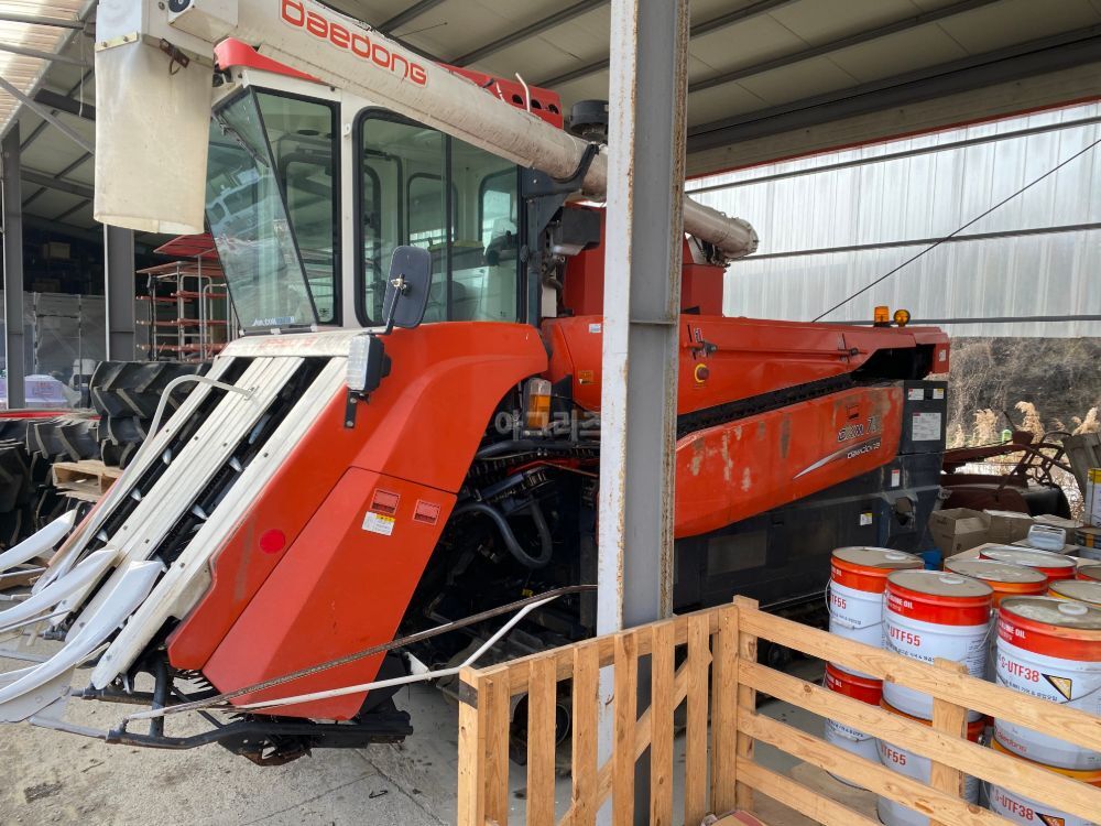 Daedong Combine Harvester DXM73GF (4Rows) 뒤우측면