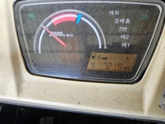 구보다 콤바인 WR68 (4조식) 앞좌측면