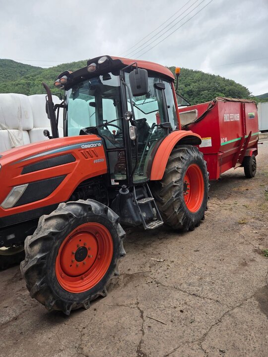 Daedong Tractor PX800 (80hp) 앞좌측면