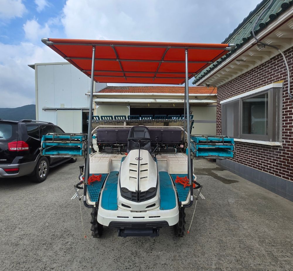 Kubota Rice transplanter KEP8DF (8Rows) 뒤우측면
