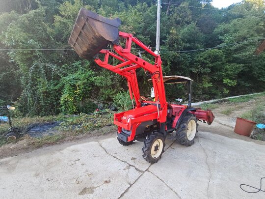 TYM 트랙터 T300 (30마력) 앞좌측면