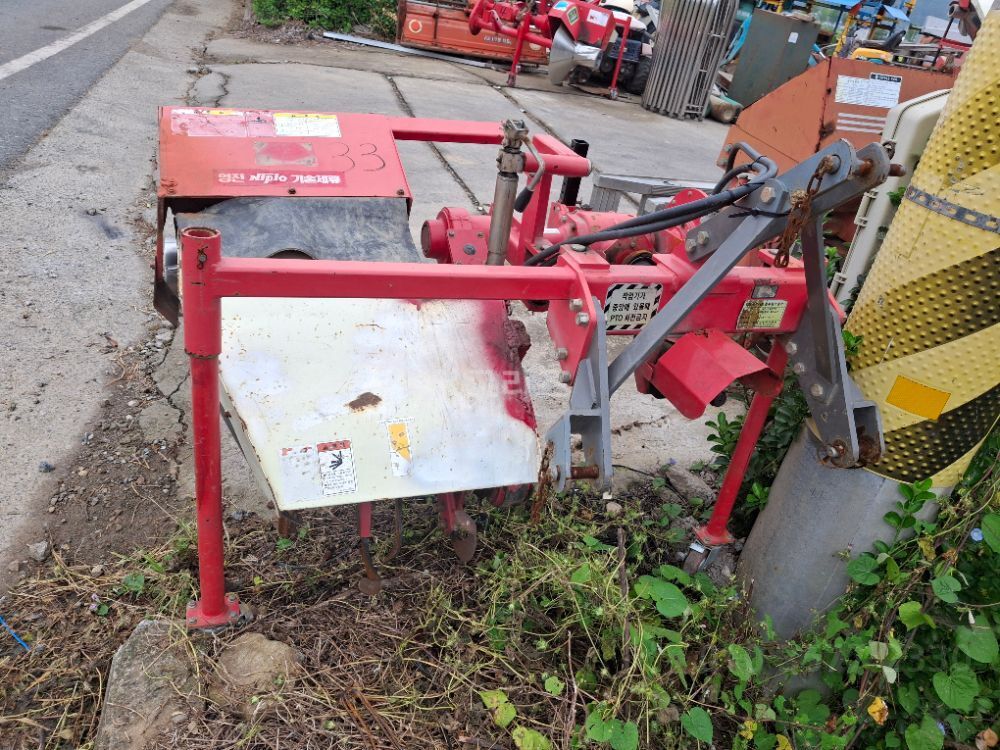 영진기계 논두렁조성기  AZ-350CH 뒤우측면