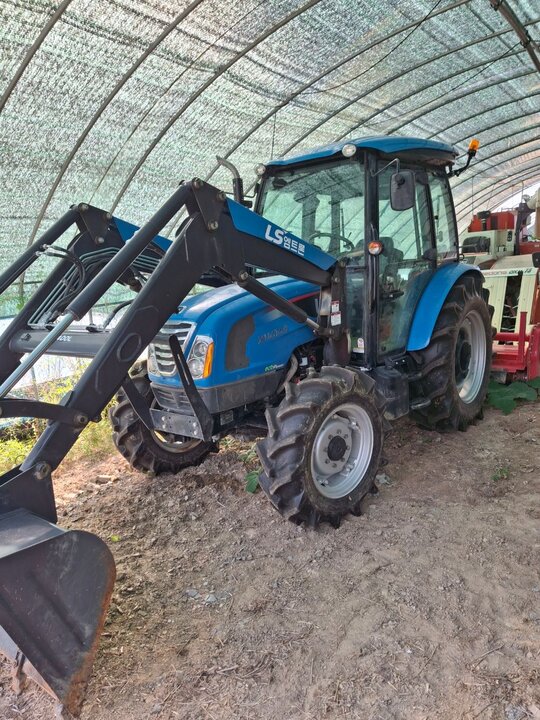 LS Tractor XU6168 (68.9hp) 앞좌측면
