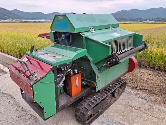 대륙 자주형 콩탈곡기 DBT-500H 앞좌측면