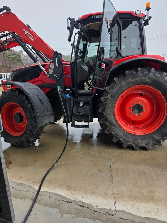 Daedong Tractor HX1300 (132hp) 앞좌측면