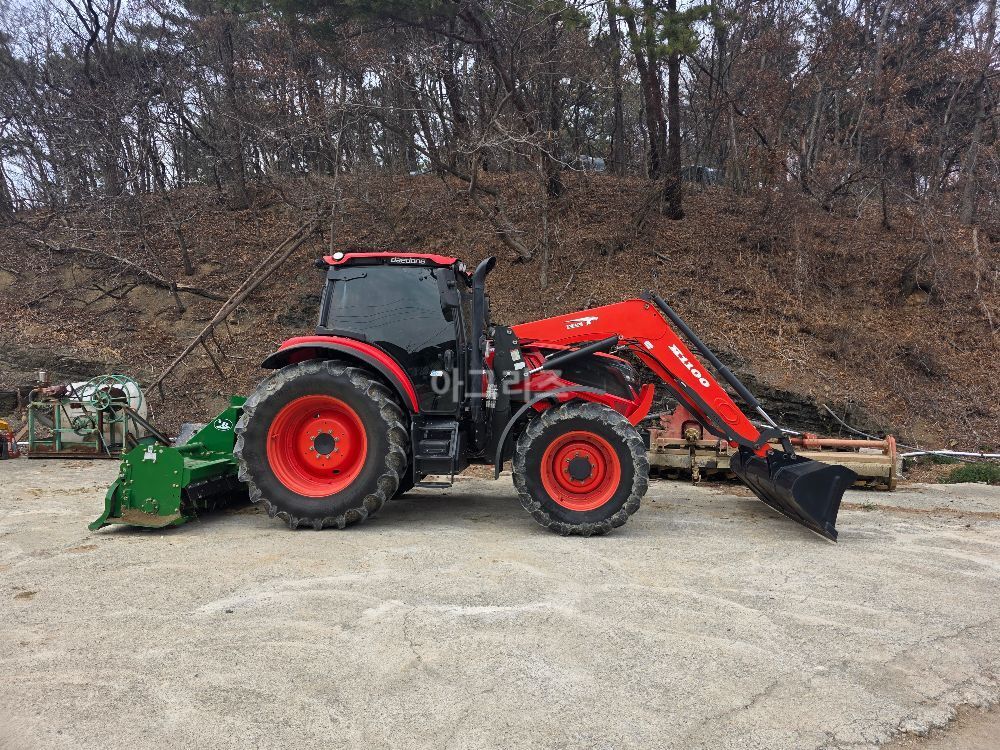 Daedong Tractor HX1300 (132hp) 뒤우측면