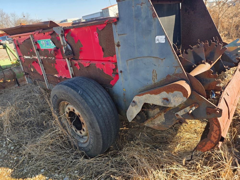  Manure Spreader 5.5톤  앞좌측면